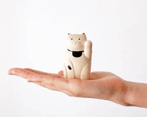 Manekineko (Beckoning Cat)