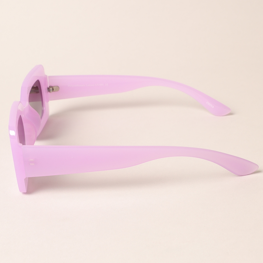Bold Rectangular Sunglasses + sleeve