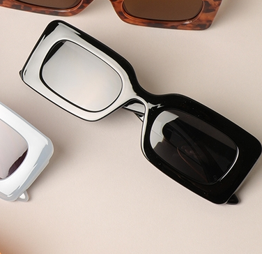 Bold Rectangular Sunglasses + sleeve
